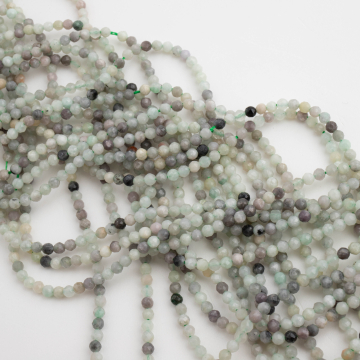 Szmaragd kulka fasetowana 2,5mm - na sznurze