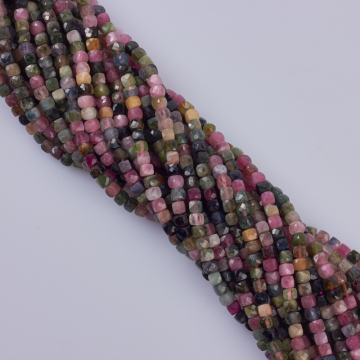 Turmalin kostka fasetowana 4mm