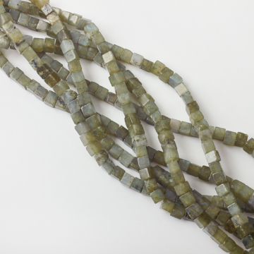 Labradoryt kostka 6-6,5mm