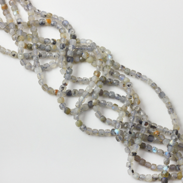 Labradoryt kostka fasetowana 4,5mm