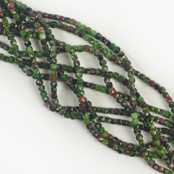 Zoisyt z rubinem kostka fasetowana 4mm