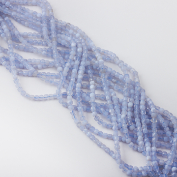 Chalcedon kostka fasetowana 4mm