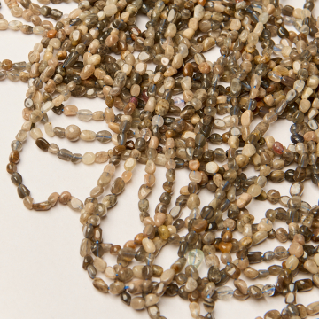 Kamień słoneczny szary bryłka nieregularna 3x5mm