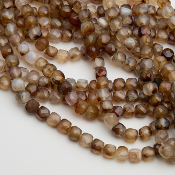 Agat szary kostka fasetowana 7mm