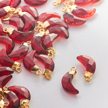 Granat syntetyczny zawieszka księżyc fasetowany w okuciu 19mm