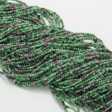 Zoisyt z rubinem kulka fasetowana zielona 2mm