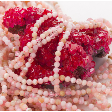 Opal różowy kulka fasetowana 2,5mm