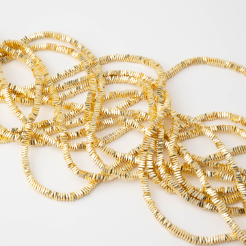 Hematyt przekładka poduszka light gold 3x1mm - na sznurze