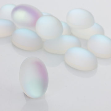 Kaboszon ze szkła kryształowego owal opalizujący biały 28x18mm