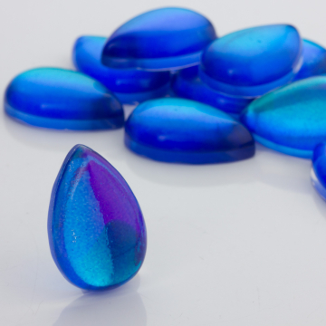 Kaboszon ze szkła kryształowego łezka niebieska 30x20mm