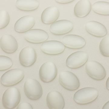 Kocie oko kaboszon owal biały 18x13mm