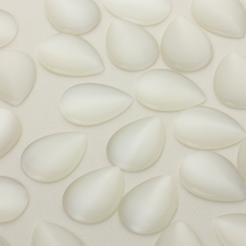 Kocie oko kaboszon łezka biały 25x18mm