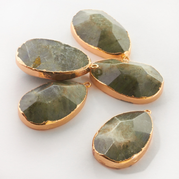 Labradoryt owal w okuciu zawieszka 40mm