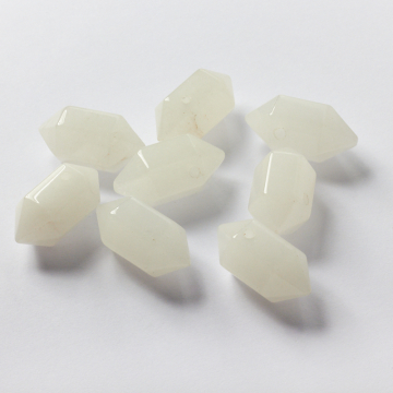 Kryształ górski mleczny grot zawieszka 30mm