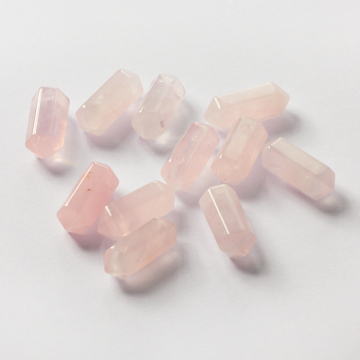 Kryształ górski różowy zawieszka grot 19-21mm