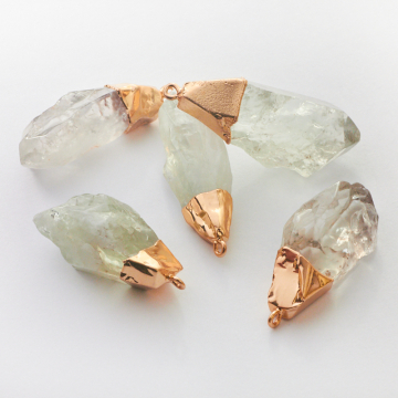 Kryształ górski zielony bryłka nieregularna w okuciu 40-60mm