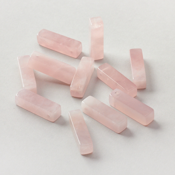 Kryształ górski różowy zawieszka słupek 25x7mm