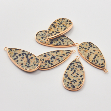 Jaspis dalmatyński zawieszka w okuciu łezka 45mm