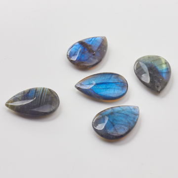 Labradoryt łezka gładka 35mm