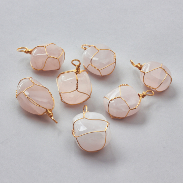 Różowy kryształ górski kamyczek opleciony 30-40mm