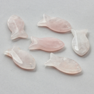 Kryształ górski różowy zawieszka rybka 39,5mm