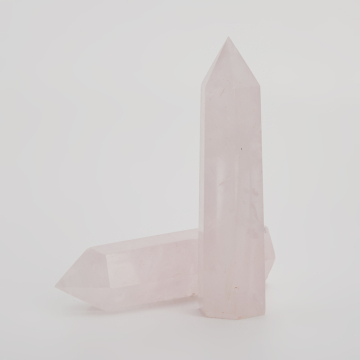 Słupek z kryształu górskiego różowego 9-10cm