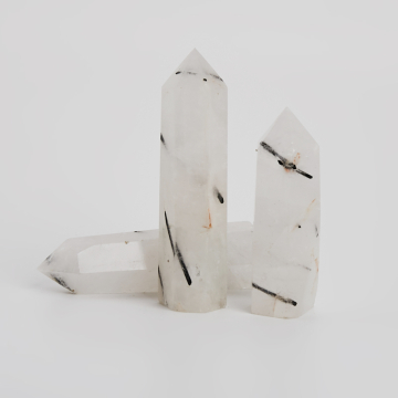 Słupek z kryształu górskiego z czarnym turmalinem 7-10cm