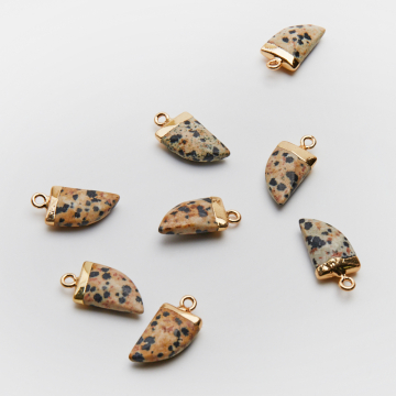 Jaspis dalmatyńczyk kieł w okuciu zawieszka 10,5-16,5mm