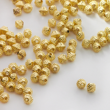 Metalowy koralik ufo w kropeczki 5,5mm