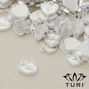 Zawieszka serce Królowa Elżbieta 9.5x8.5mm