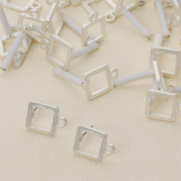 Kolczyki kwadraty wycięte z oczkiem 14 mm