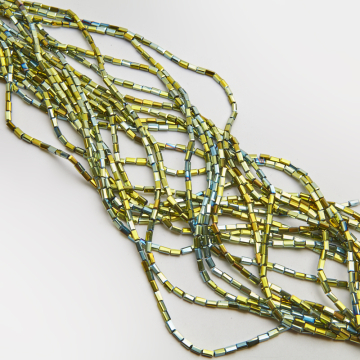 Kryształki słupki fasetowane metalic green 2,5x4,5mm