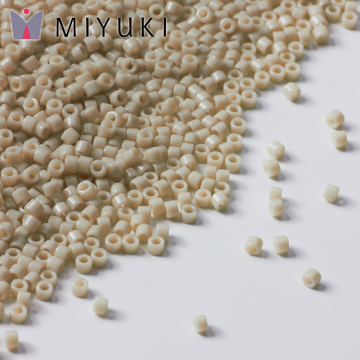Koraliki Miyuki Delica 11/0 Opaque Linen Luster