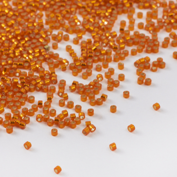 Koraliki Miyuki Delica 11/0 Dyed Semi Matte Sliver Lined Squash 11/0