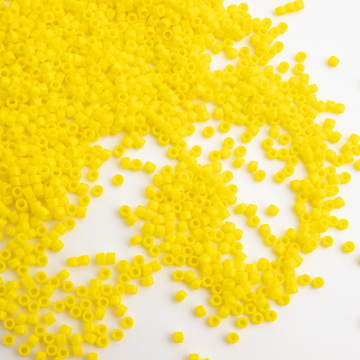 Koraliki Miyuki Delica 11/0 Opaque Yellow