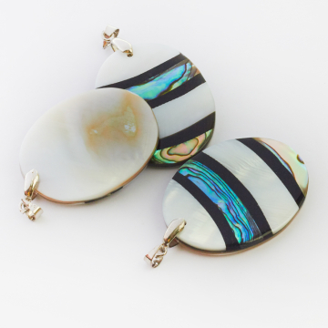 Zawieszka z muszli paua owal 37x29mm