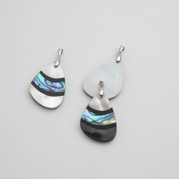 Zawieszka z muszli Paua skrzydełko 43x23mm