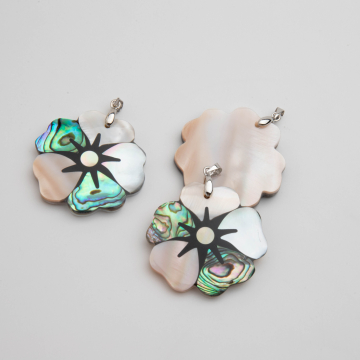 Zawieszka z muszli Paua kwiatek 45x37mm