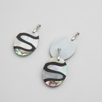 Zawieszka z muszli Paua owal w fale 43x24,5mm