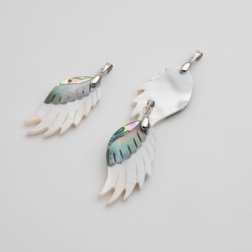 Zawieszka z muszli opalizującej Paua skrzydło 45x18,5mm