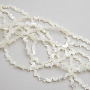 Masa perłowa opalizująca księżyc biały 6,5x8mm