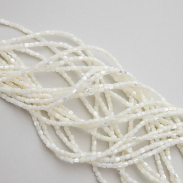 Masa perłowa opalizująca walec biały 3,5x3mm