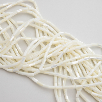 Masa perłowa opalizująca słupek biały 4x8mm