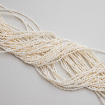 Masa perłowa kulka gładka biała 2mm - na sznurze