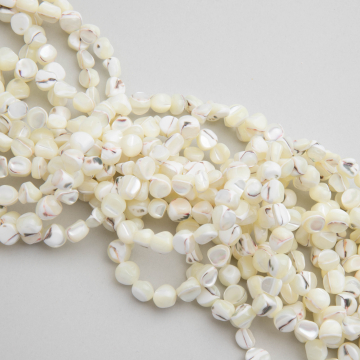 Masa perłowa bryłka nieregularna biała 10-15mm