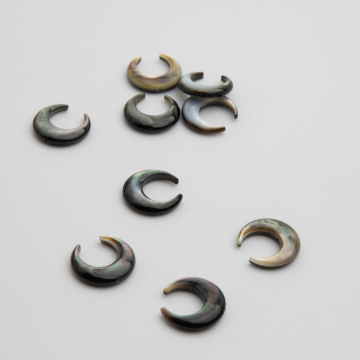 Czarna masa perłowa opalizująca róg obfitości 15mm