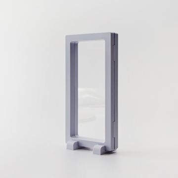 Ekspozytor z membraną ramka 3D biała z podstawką 9x18cm