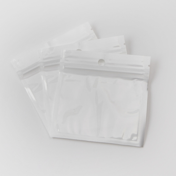 Woreczek z zamknięciem strunowym z białym tłem 10x10cm