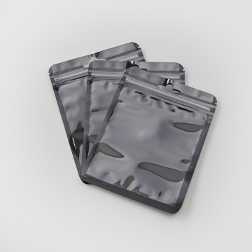 Woreczek z zamknięciem strunowym z czarnym tłem 13x10cm