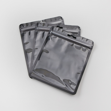 Woreczek z zamknięciem strunowym z czarnym tłem 15x12cm